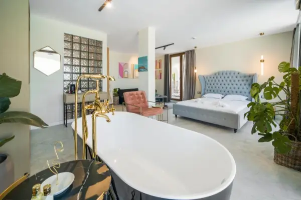 Suite with Balcony & Panoramic Sea View
