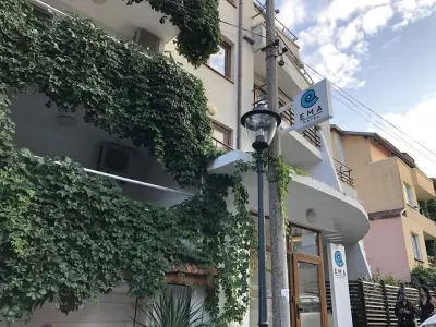 Ema Hotel