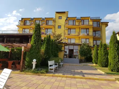 Family Hotel YALTA Свети Влас