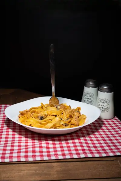 LEONARDO Pizzeria & Restaurant | Пица, Бургери, Паста | ДОСТАВКА | Италиански Ресторант Пловдив Център