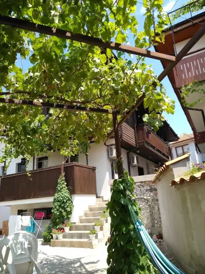 Guest House Aja