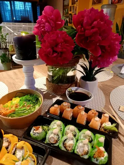 Mell's kitchen Asian & More