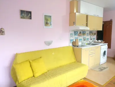 Bright and cozy Apartment just in front of the sea