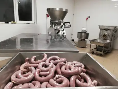 Пълнене на луканки и суджуци Вресово