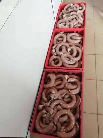 Пълнене на луканки и суджуци Вресово