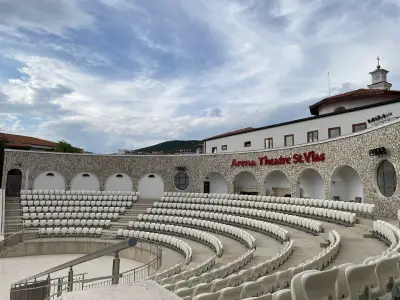 Амфитеатър "Арена"