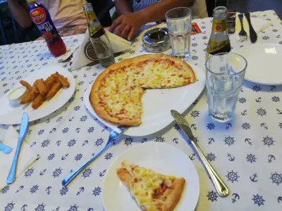 Пицария Централ - Pizza Bar & Grill Central.