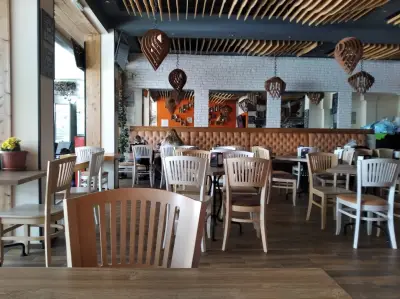 Capri Pizza Bar & Grill