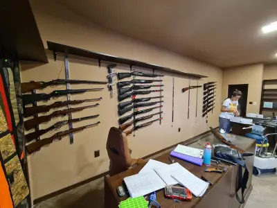 M&V HUNTING SHOP
