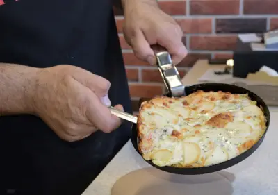 Pizza shop