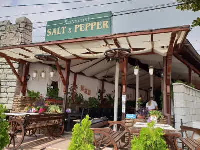 Restaurant Salt & Pepper