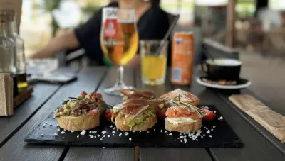 THE WAVE BEACH RESTAURANT