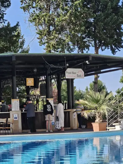Pool Bar