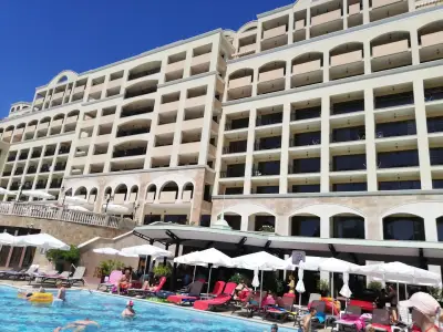 Pool Bar
