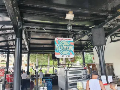 Pool Bar