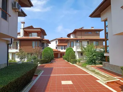 Villas in Complex Trakiyskiy Bryag