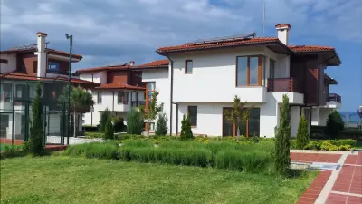 Villas in Complex Trakiyskiy Bryag