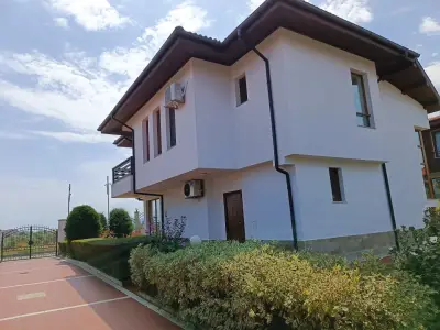 Villas in Complex Trakiyskiy Bryag