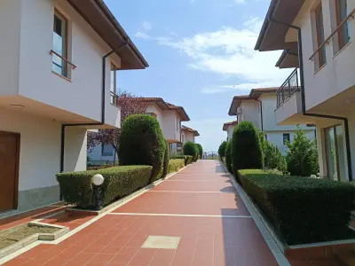 Villas in Complex Trakiyskiy Bryag