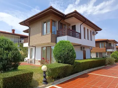 Villas in Complex Trakiyskiy Bryag