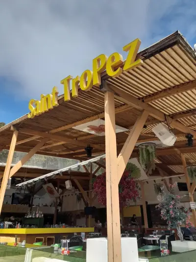 Saint TroPez Cocktails & Bar Kiten