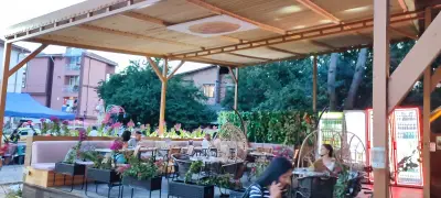 Saint TroPez Cocktails & Bar Kiten