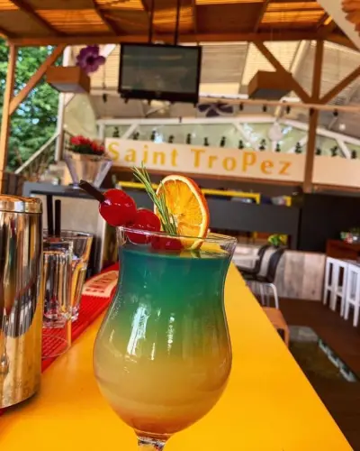 Saint TroPez Cocktails & Bar Kiten