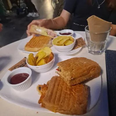 Condor Bar