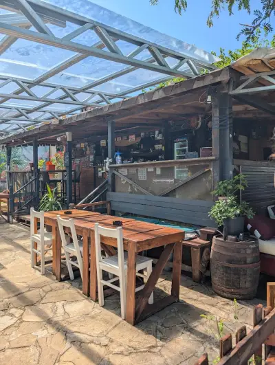 hungry horse bar & grill