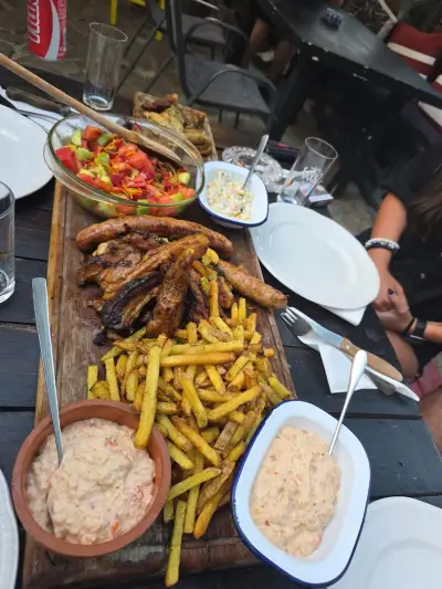 hungry horse bar & grill