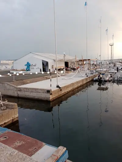 Caché Yacht Bar