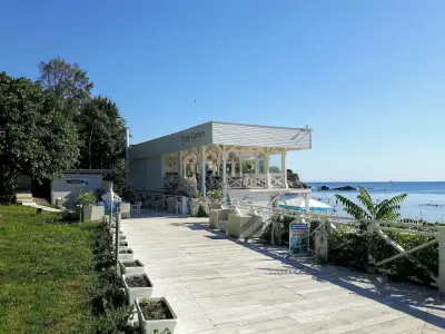 Flores Garden Seaview Restaurant