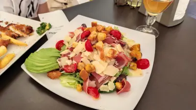 The House Bar and Dinner