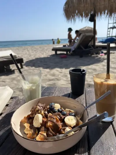 "Dolphin Beach Bar & Dinner" / Плажен Бар Делфин