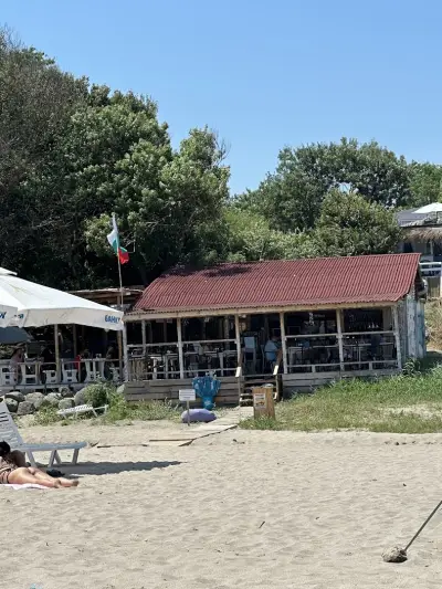 "Dolphin Beach Bar & Dinner" / Плажен Бар Делфин