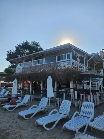 Beach bar & grill -“Elvira”