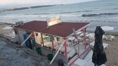 Beach bar & grill -“Elvira”