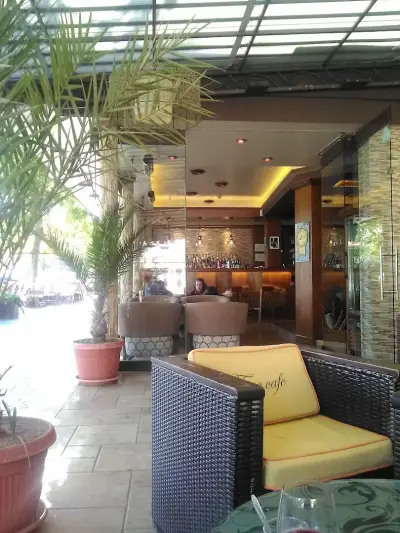 “Face“ Cafe