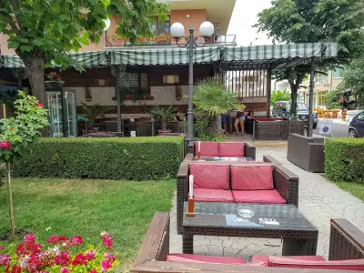 “Face“ Cafe