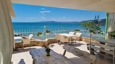 Oasis Beach Restaurant & Bar