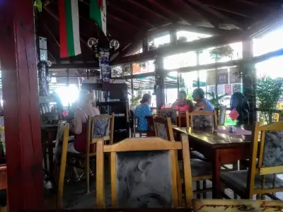 100% Family Sports & Pizza Bar