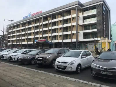 Renaissance Rent a Car, Avenue Center