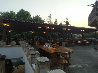 Ресторант- пицария "Замъка"
