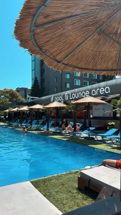 Urban Pool & Lounge