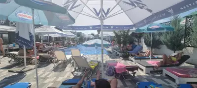 Urban Pool & Lounge
