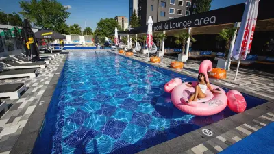 Urban Pool & Lounge