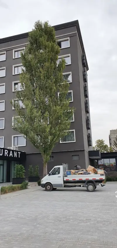 Urban Pool & Lounge