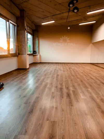 Групови тренировки йога, пол денс, зумба и други Vitality Hall
