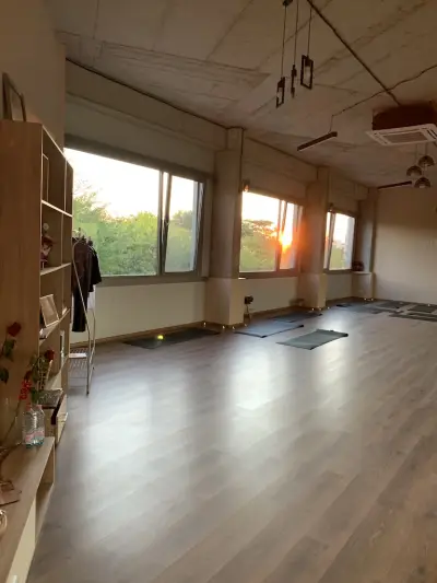 Групови тренировки йога, пол денс, зумба и други Vitality Hall