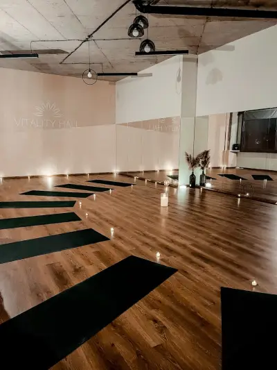 Групови тренировки йога, пол денс, зумба и други Vitality Hall
